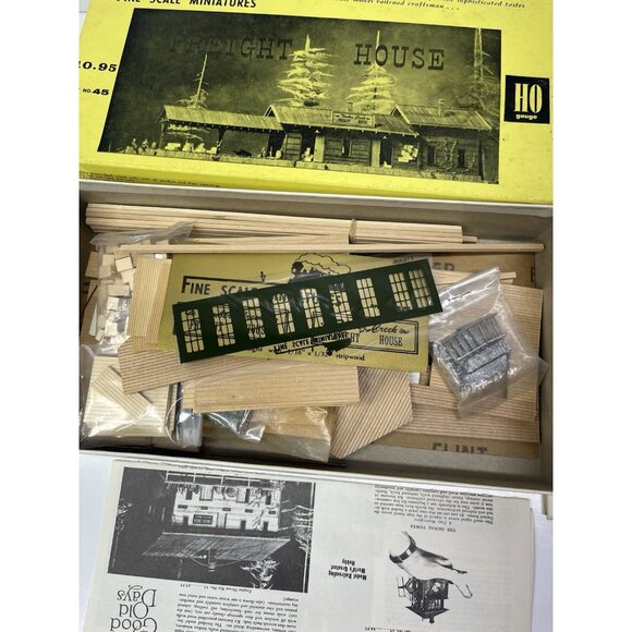 Fine Scale Miniatures HO Scale Freight House Building Kit No. 45 - Picture 7 of 11